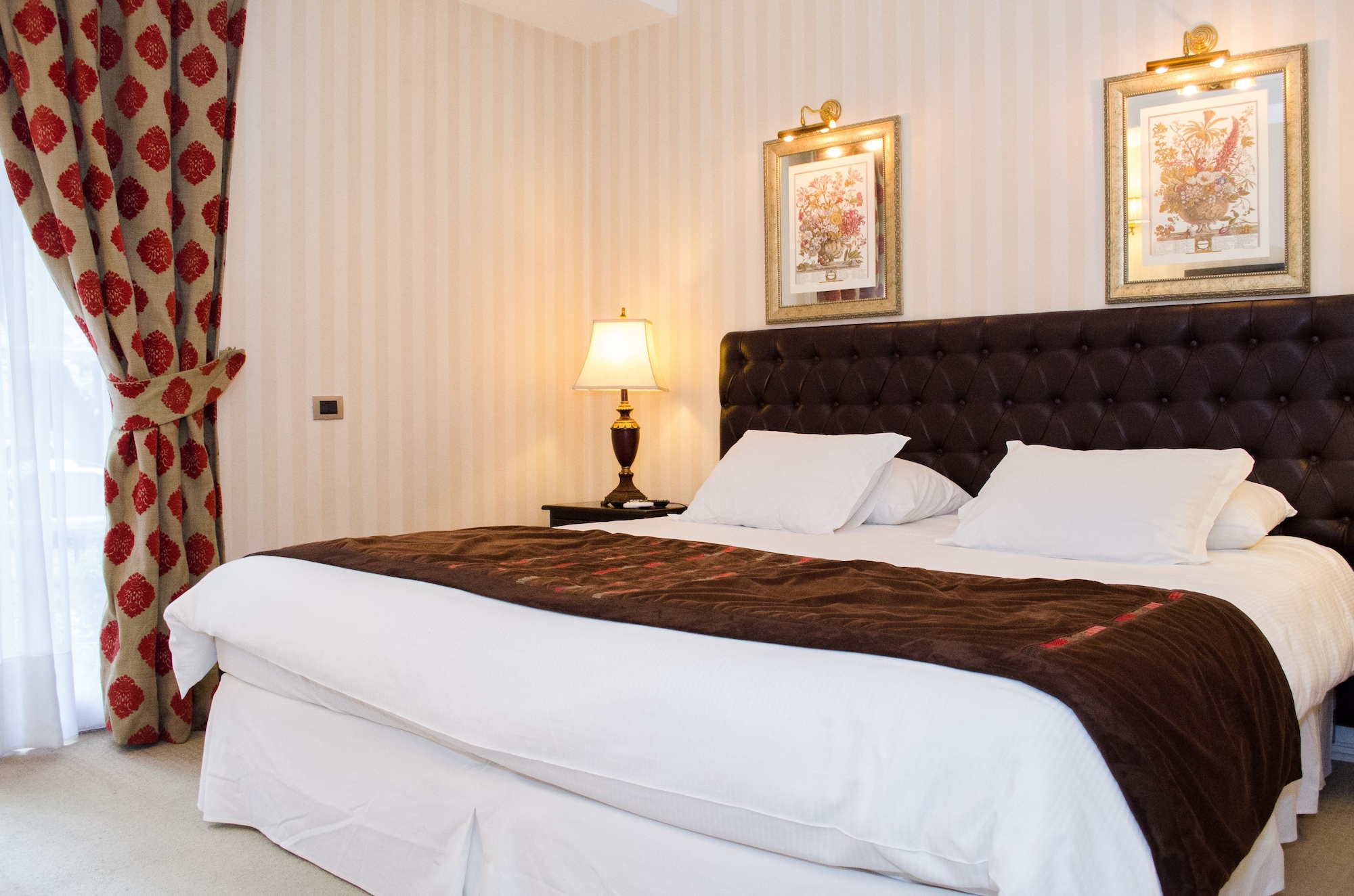 DELUXE, DOUBLE BED