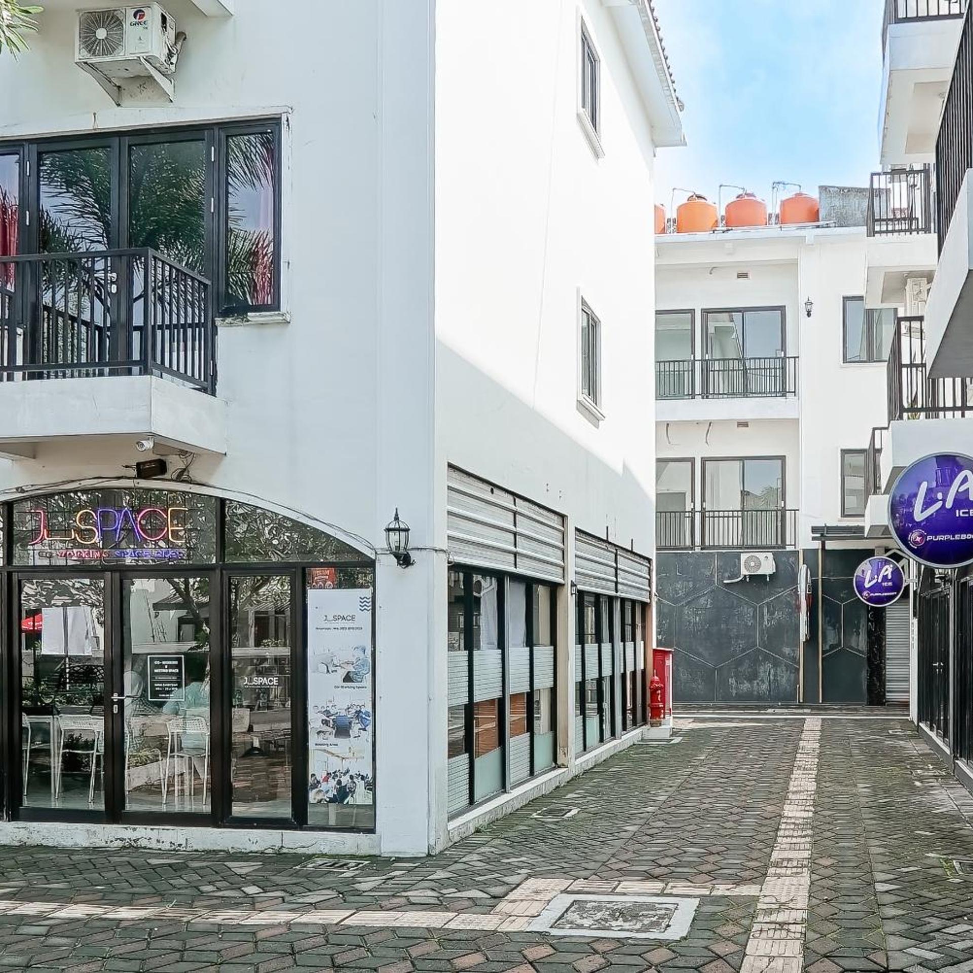 Jember Town Square Apartment by Calli Rooms 43/49
