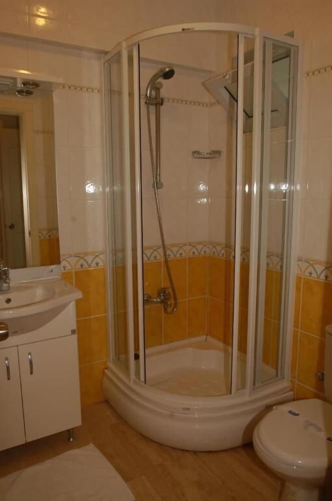 Antas Deluxe Apartments 67/69