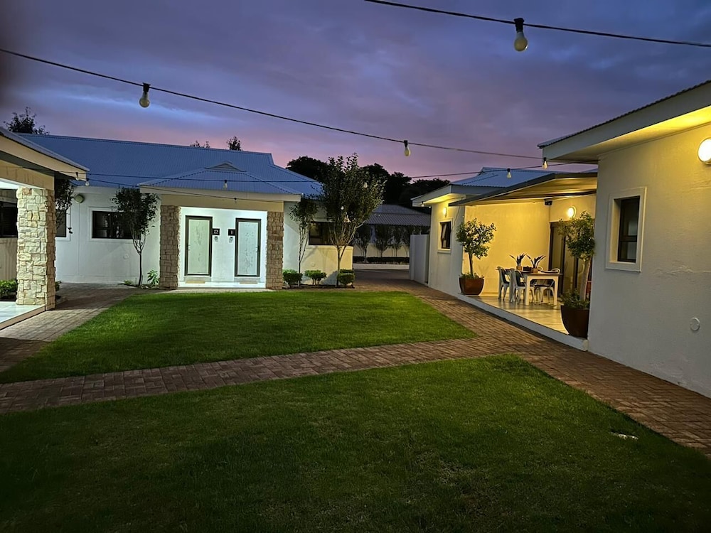 The Maxton Boutique Hotel 40/45