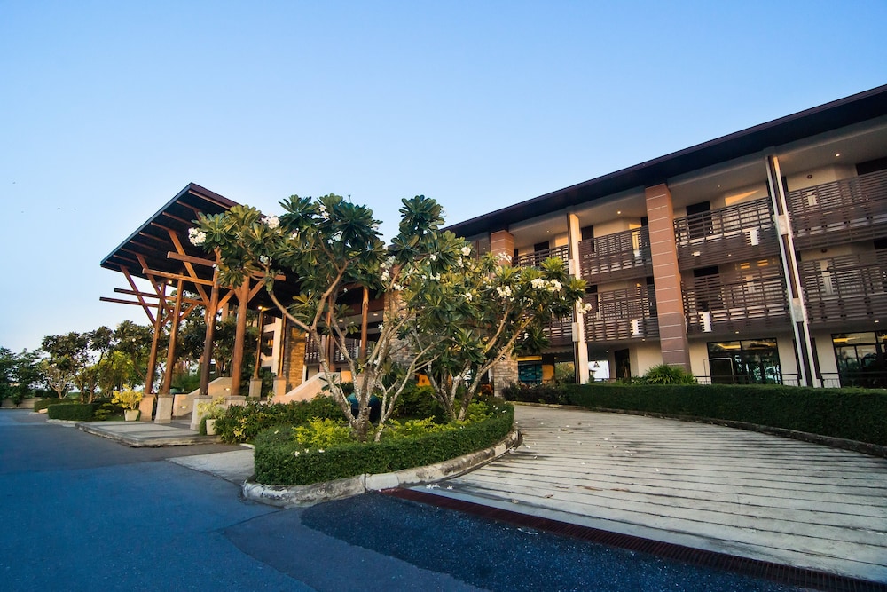 I-TARA RESORT & SPA 68/71
