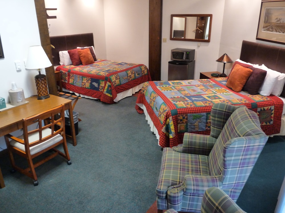 RiverBank Lodge 21/34