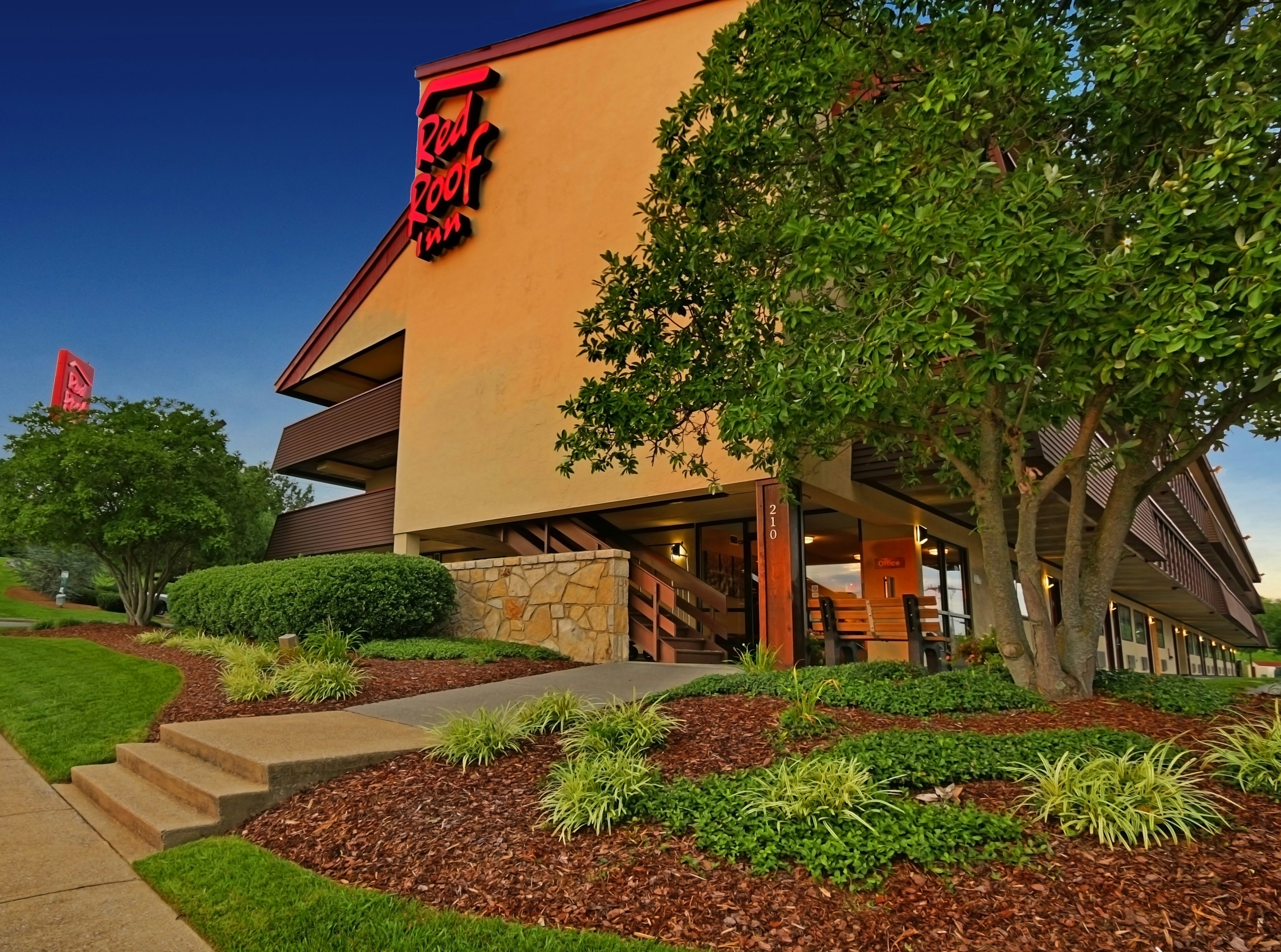 Red Roof Inn Johnson City 22/23