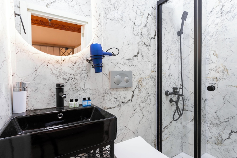 Astra Boutique Hotel 50/50
