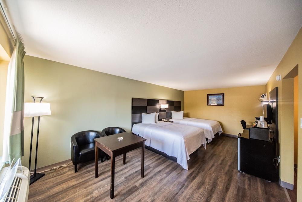 Relax Inn &amp; Suites 27/82