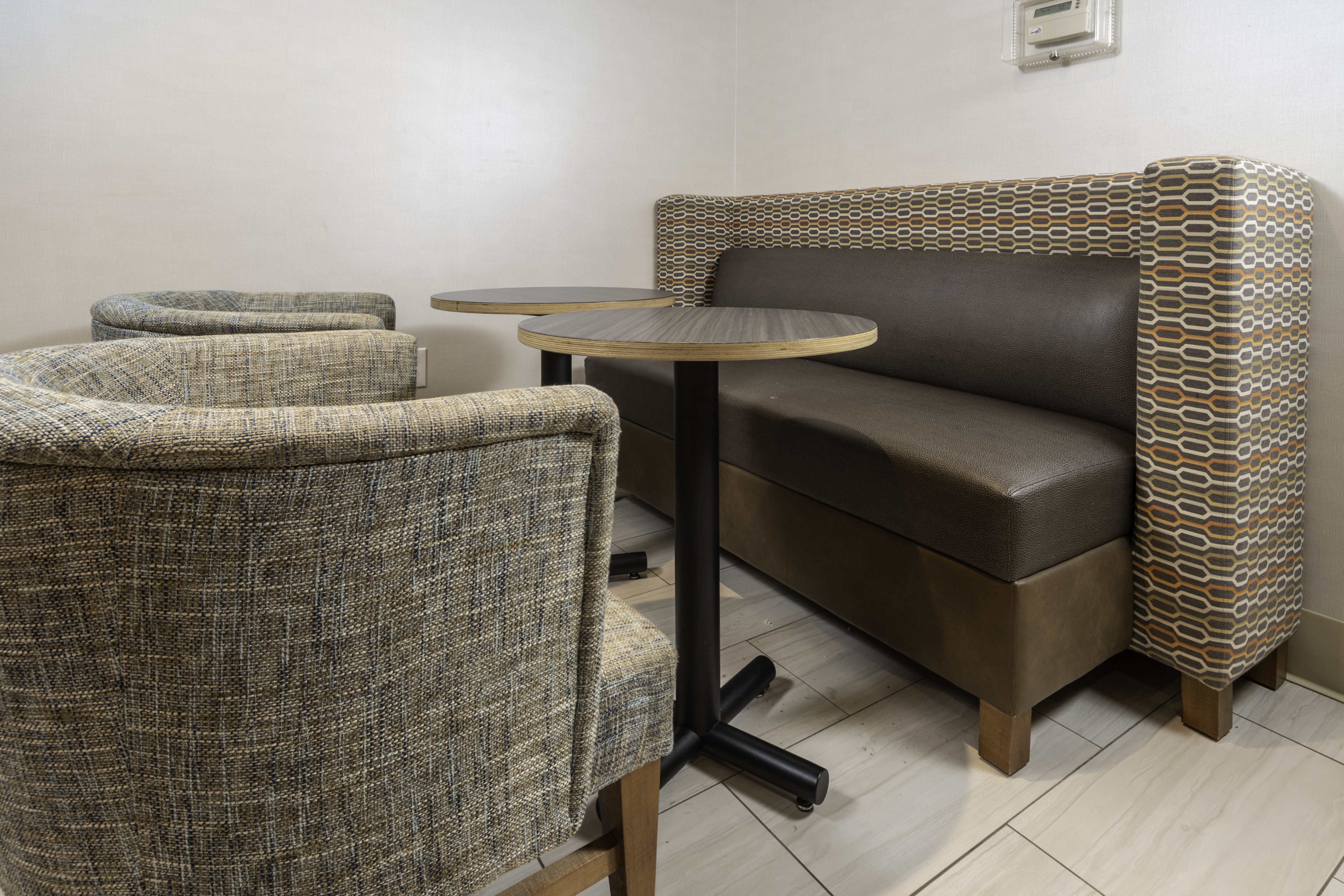 HOLIDAY INN EXPRESS ROCHELLE 45/71