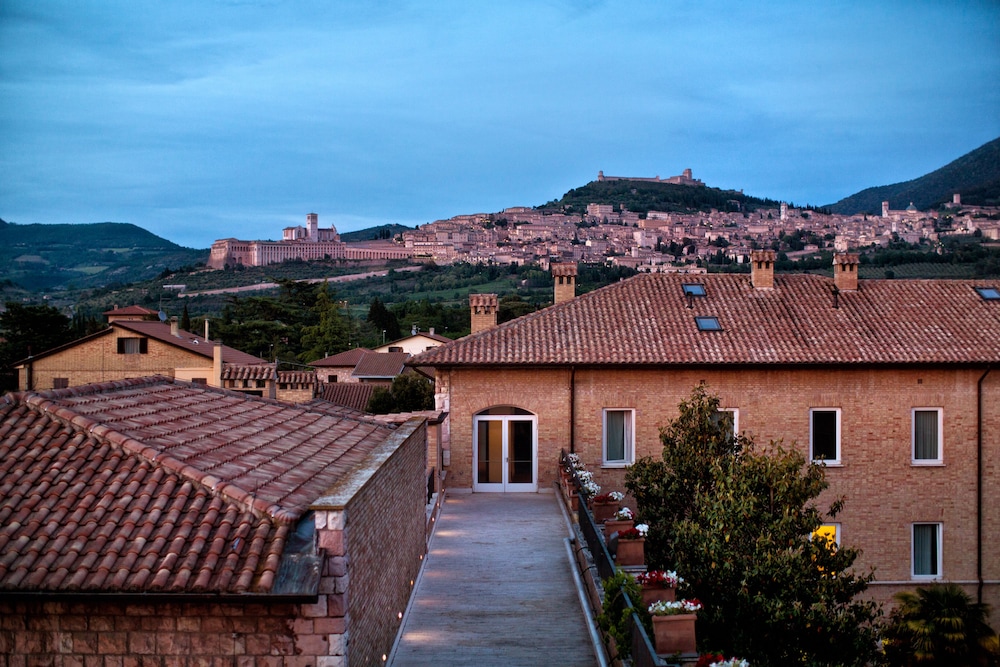 HOTEL CENACOLO(formerly Ora Hotel Cenacolo) 41/42