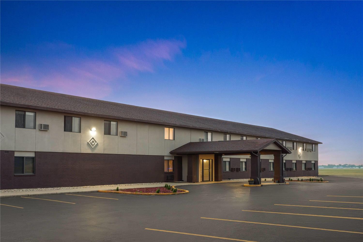 Baymont by Wyndham Oshkosh Airport 2/32