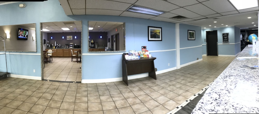 Days Inn By Wyndham Livonia - Detroit 10/59