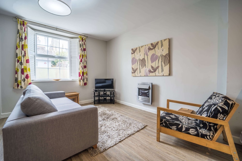 Trinity Mews 24/50