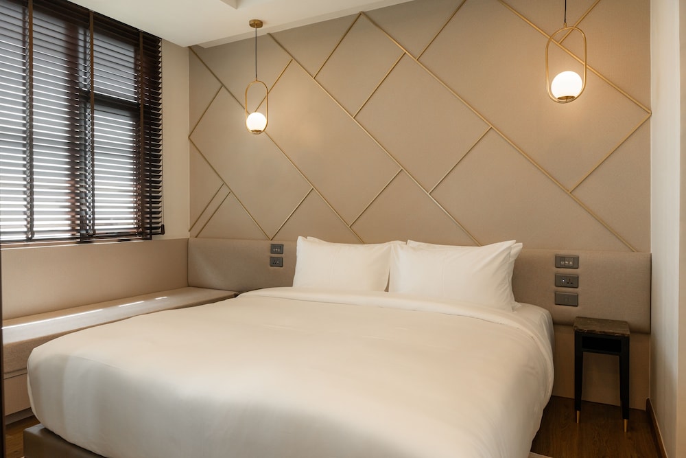 FAMILY SUITE, KING BED