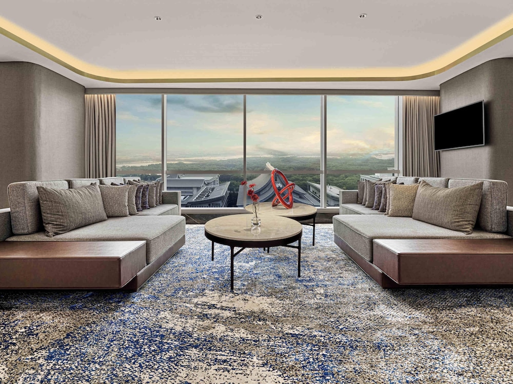 Swissotel Jakarta PIK Avenue 51/75