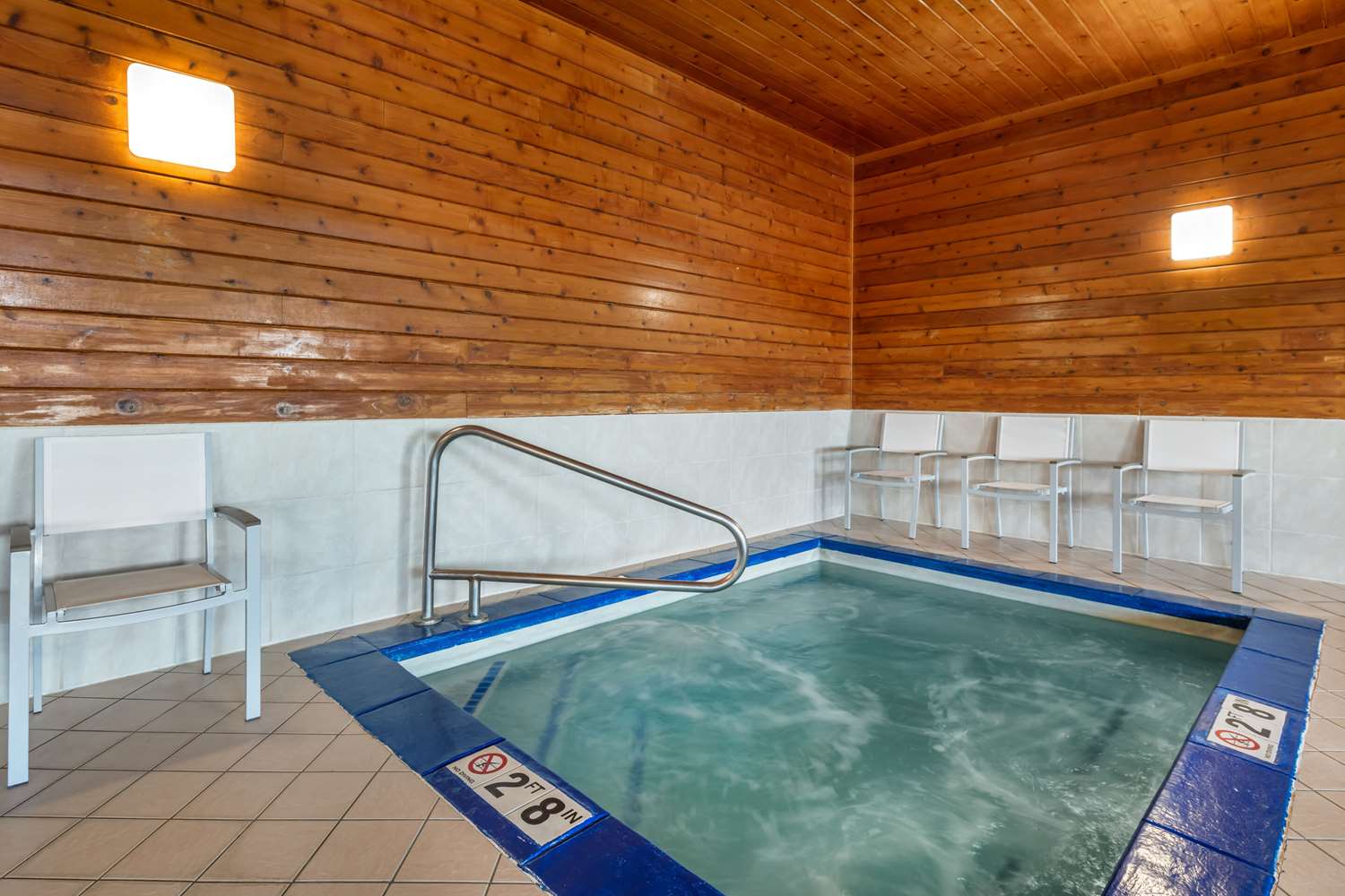 Country Inn & Suites by Radisson, Watertown, SD 8/21