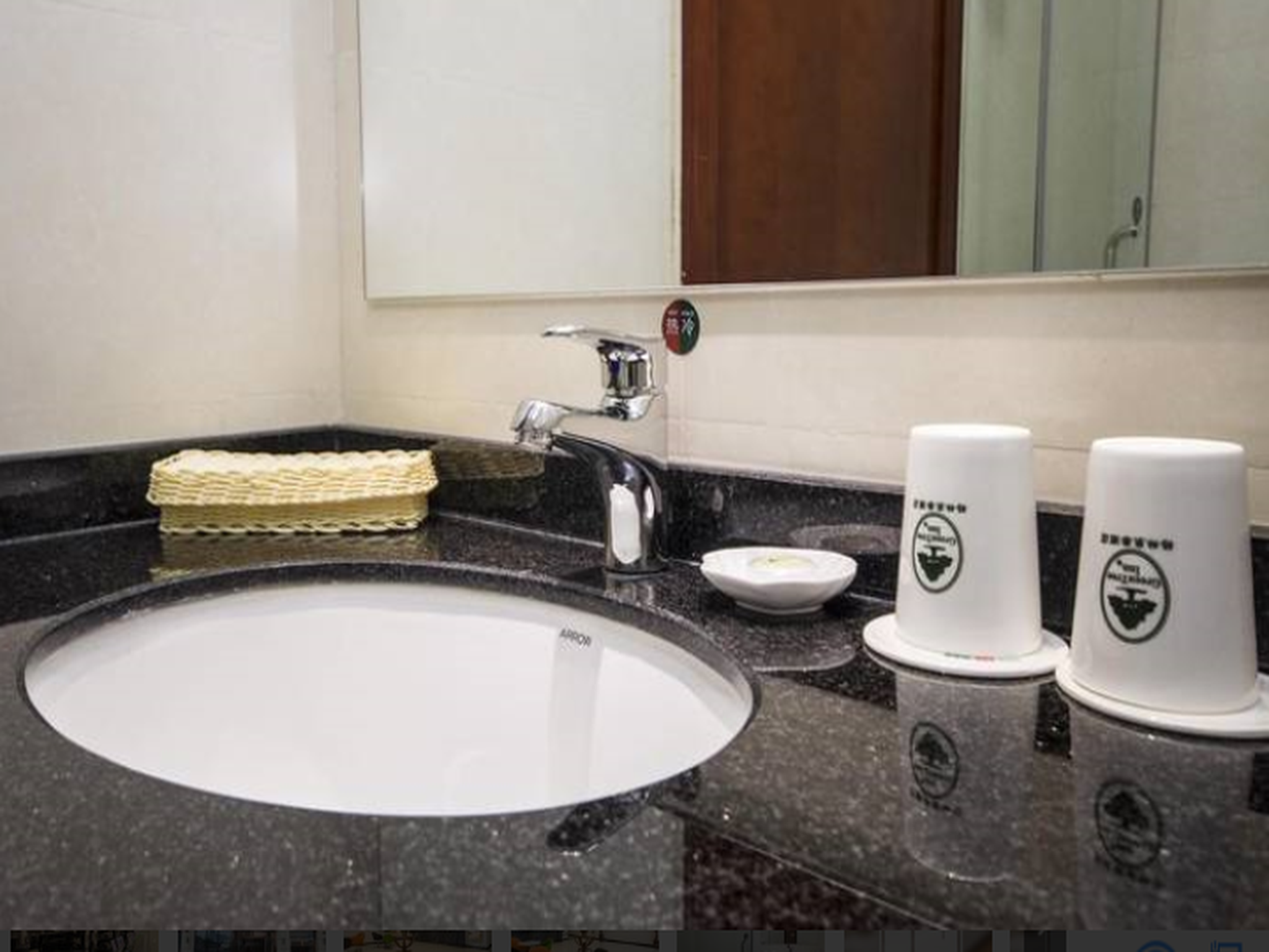 Greentree Inn Qinhuangdao Haigang District Railway Station Square Express Hotel 18/18