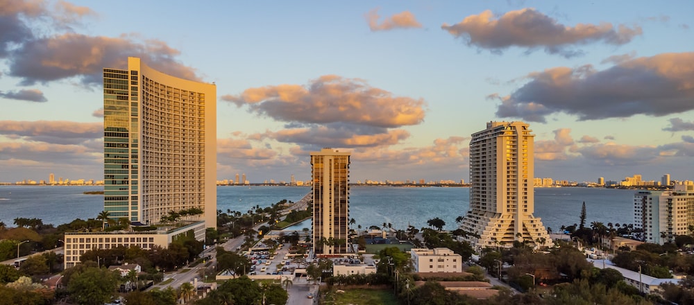 Up Midtown (ex. Wishes Hotel Biscayne) 45/55