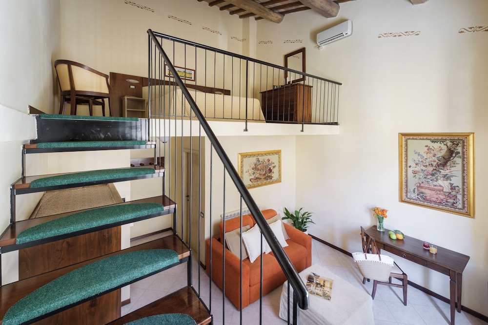 Hotel dei Capitani 45/65