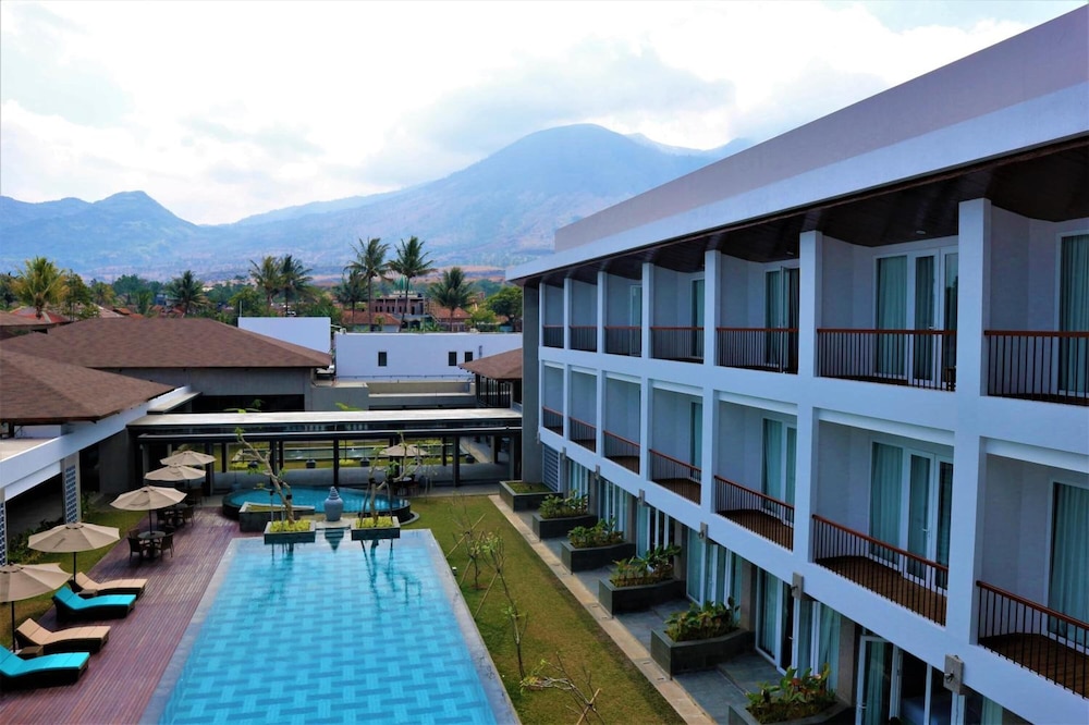 Santika Premiere Garut 2/63