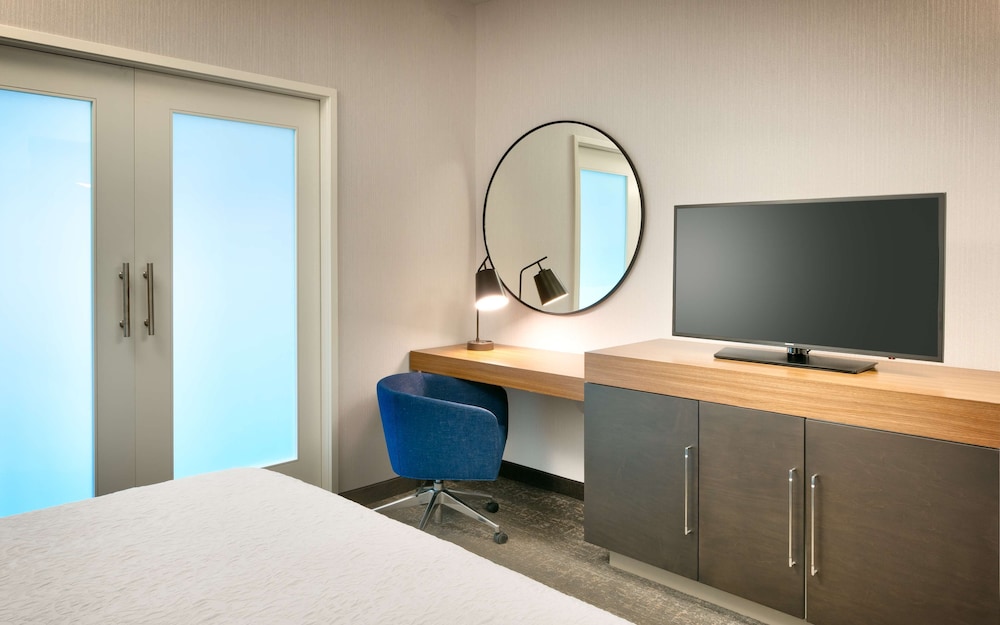 Hampton Inn Suites Anaheim Resort Convention Center 19/34