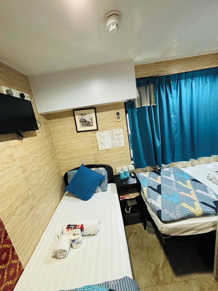 Philippine Hostel 43/45
