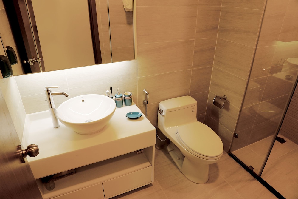High-Floor River-View Apartment 50/50