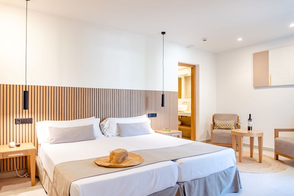 Suite, Apartment, Twin Beds, Pool View, 2 Sofa, Balcony