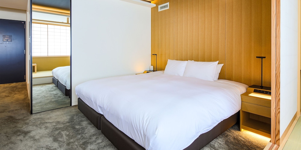 PREMIUM, SUITE, KING BED
