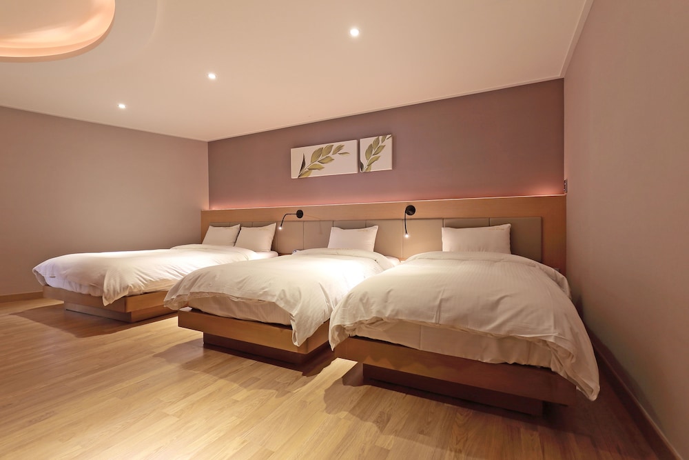 EXECUTIVE, SUITE