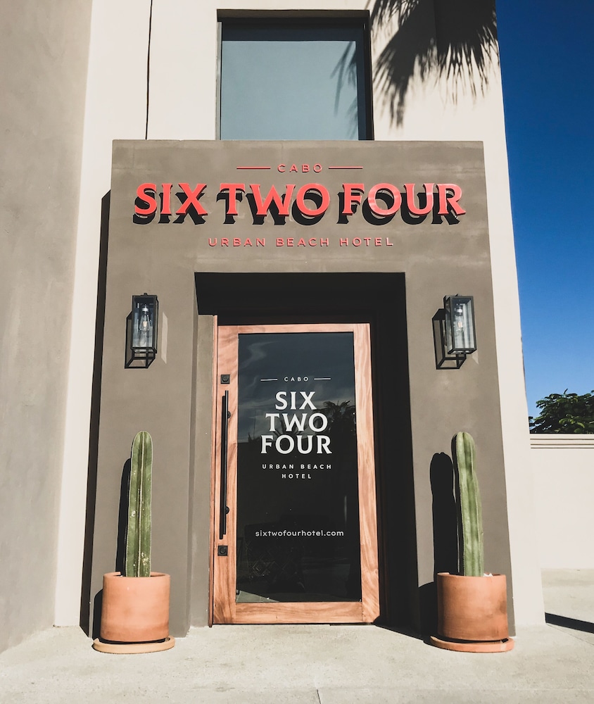 Six Two Four Hotel 2/45