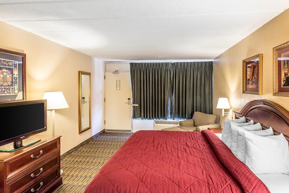 غرفة قياسية بسرير كينج للمدخنين، Quality Inn & Suites Easley - Greenville 2/8
