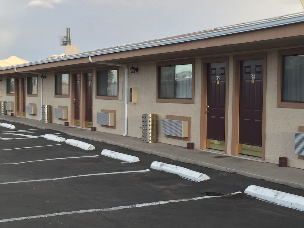 A Fisher's Inn Motel 53/63