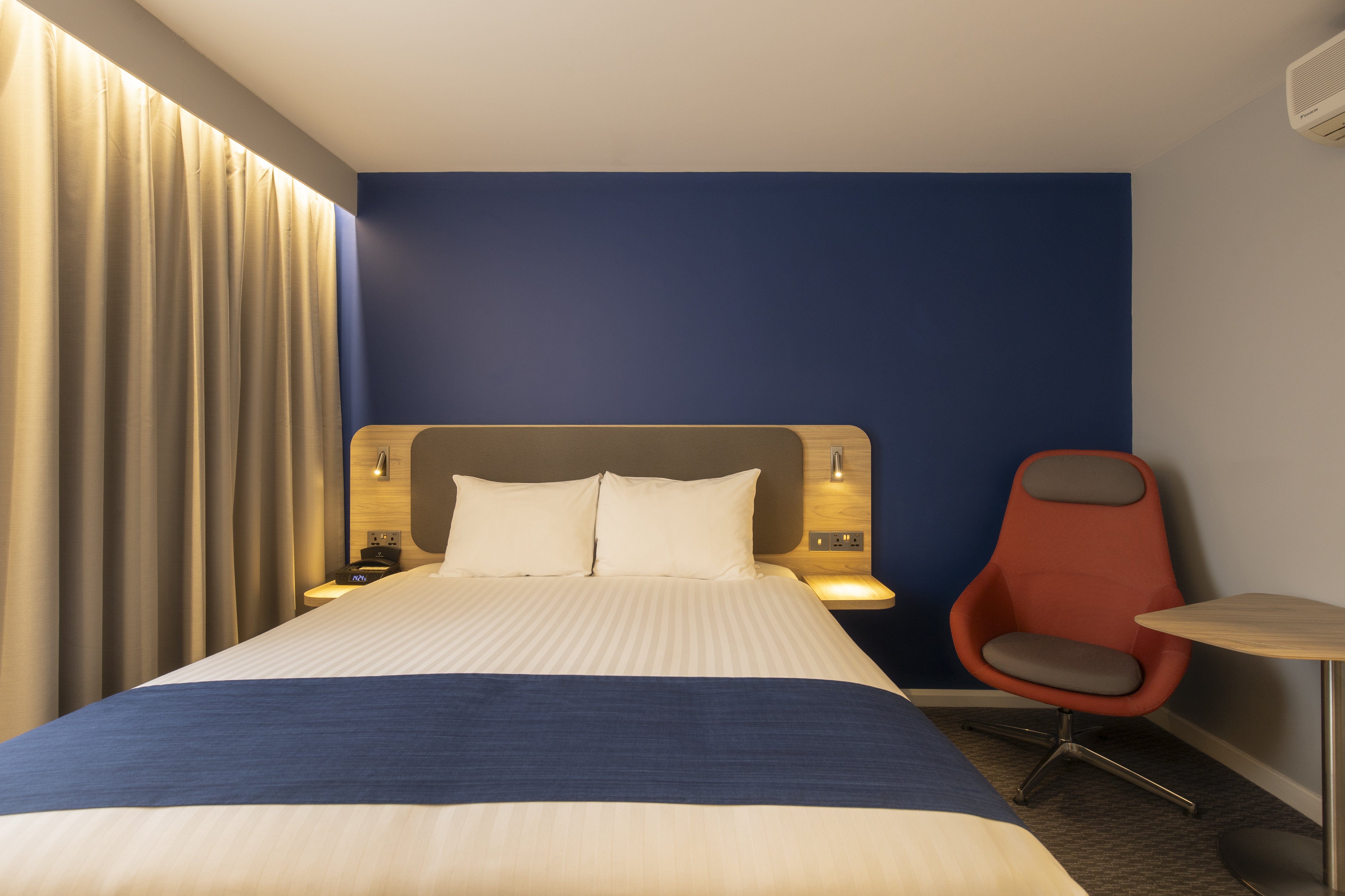 Holiday Inn Express Poole 11/50