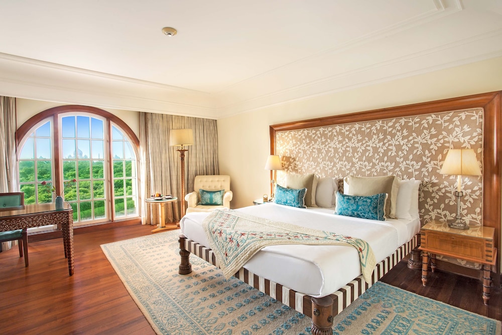 Oberoi Amarvilas 10/73