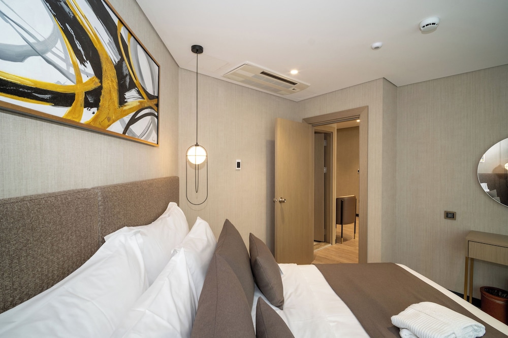 Rayelin Hotel Old Town 10/50