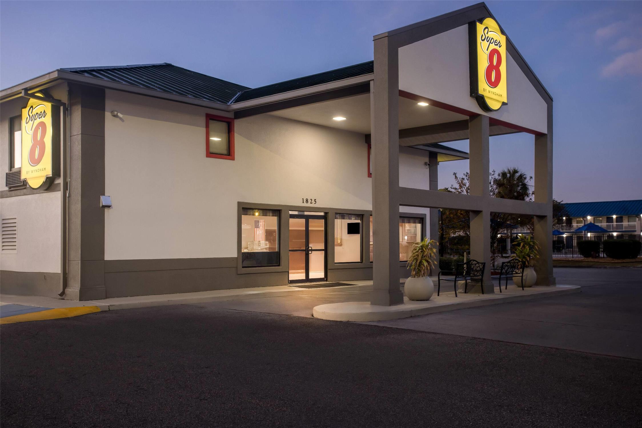 Super 8 By Wyndham Valdosta Conf Center Area 8/37