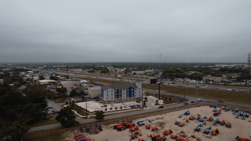 Texas Bungalows Hotel and Hotel Que at i35 Austin Pflugerville 39/43