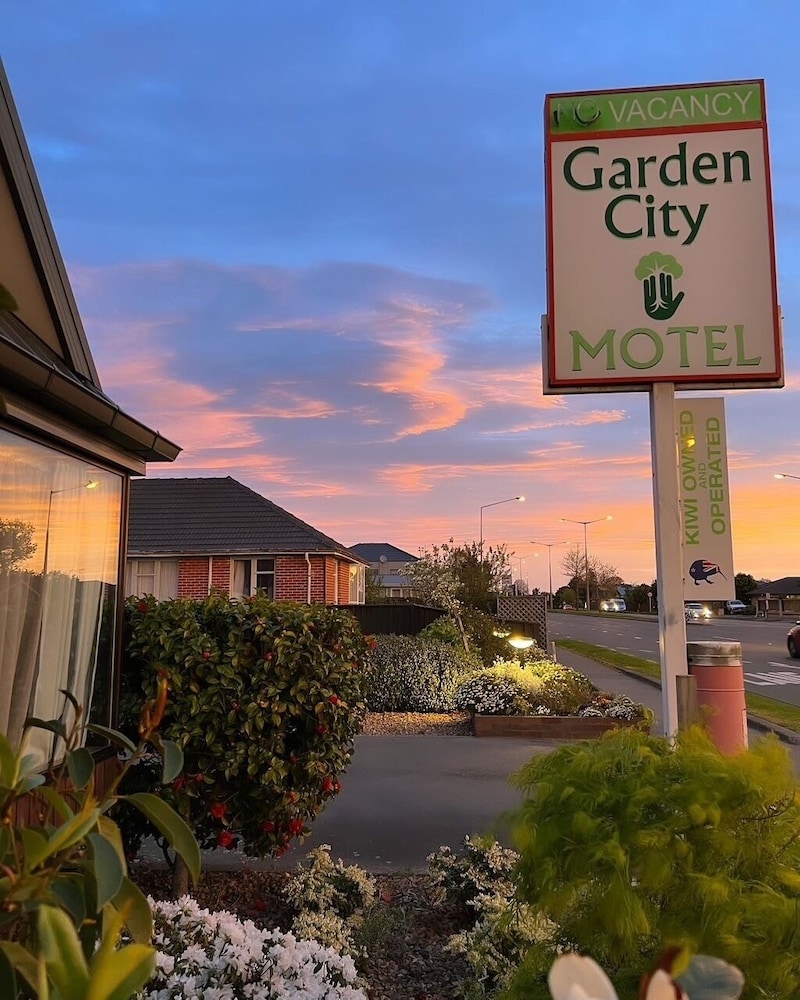 Garden City Motel 42/50