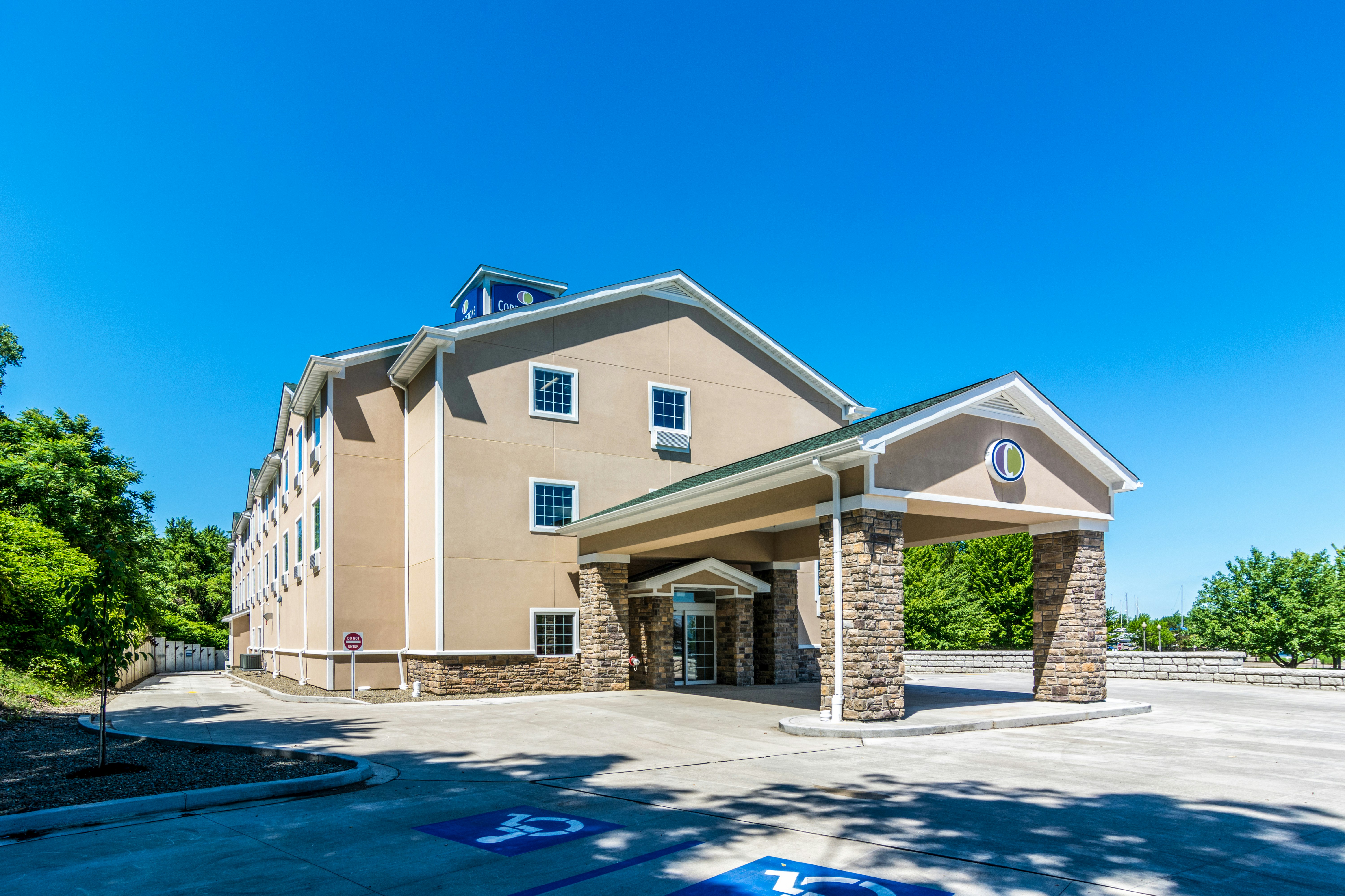 Cobblestone Hotel and Suites - Erie 48/50