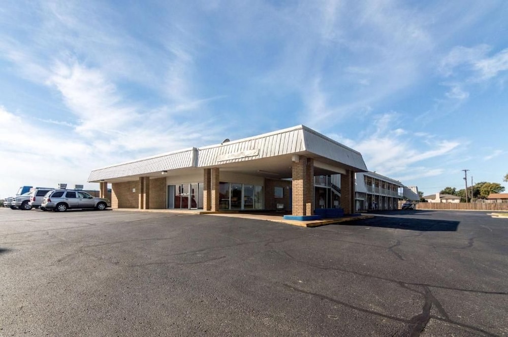 Motel 6 Clinton OK 57/64