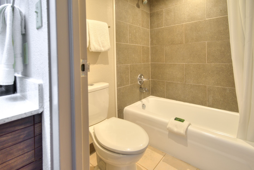 Clarion Pointe Downtown Gatlinburg 6/32