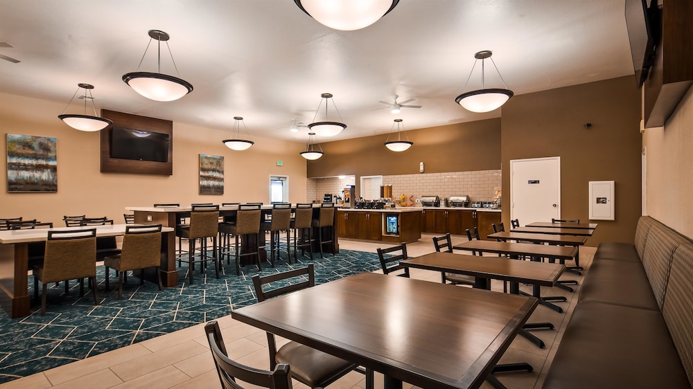 Best Western Plus Executive Inn & Suites 29/33