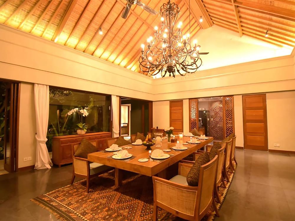 THE SHANTI RESIDENCE AND RESORT 52/66