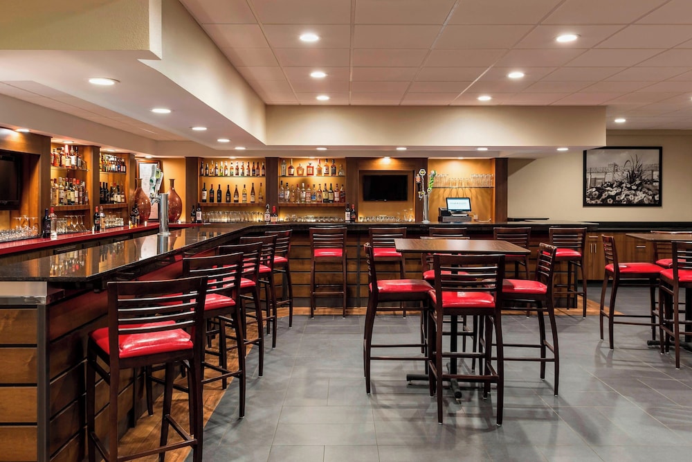 Royle Hotel Milwaukee Airport 46/64