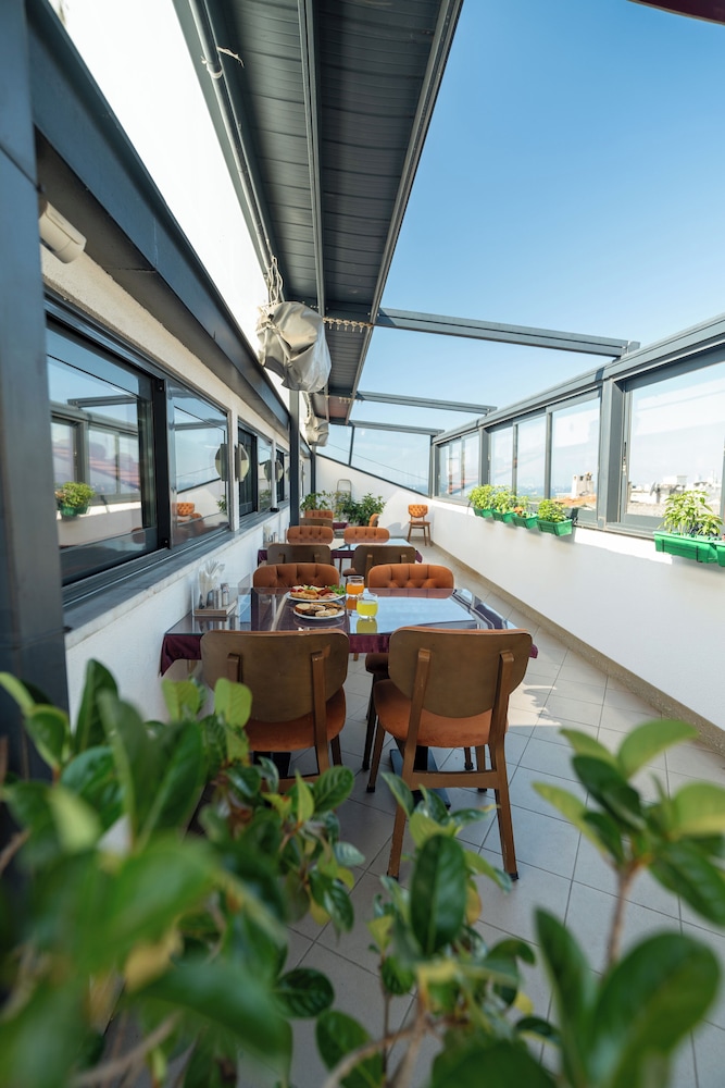 Eliza Hotel 34/50