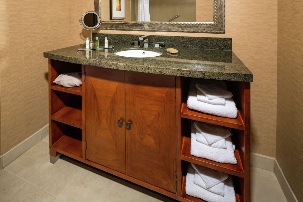 DoubleTree by Hilton Hotel Carson CA 28/84