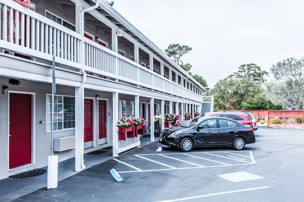 Pelican Inn Monterey Ca 58/69