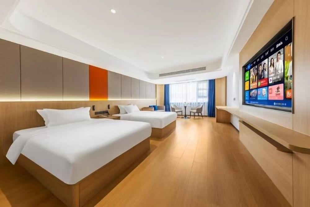 DELUXE, 2 DOUBLE BEDS