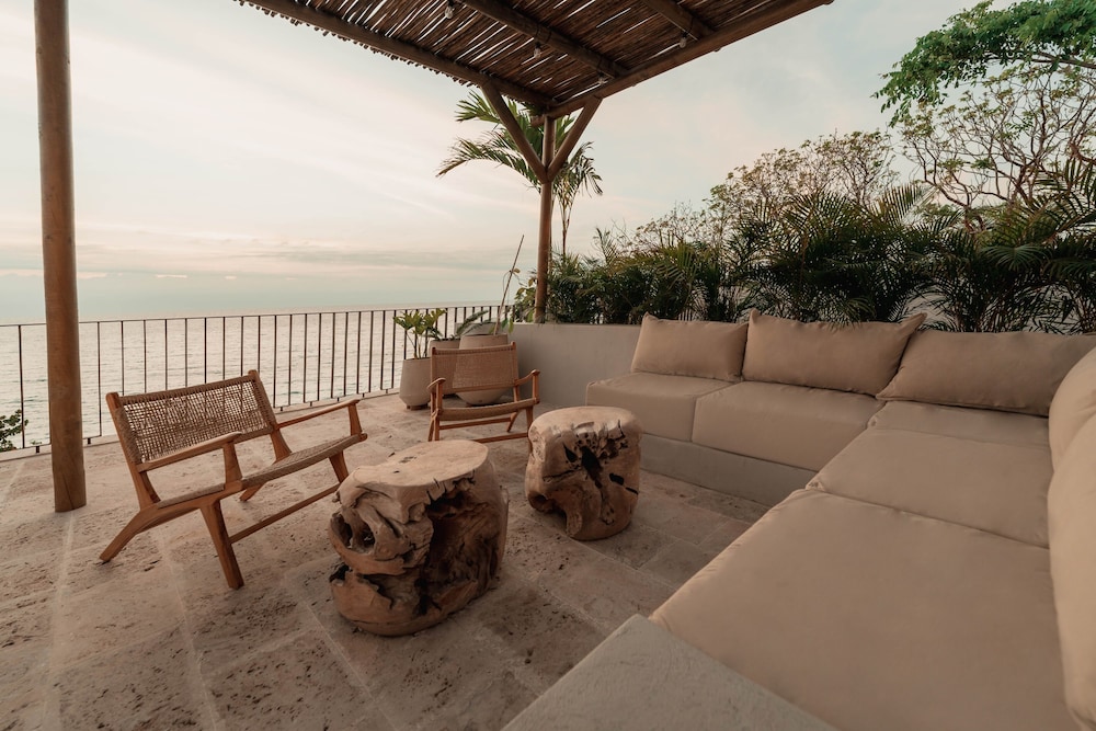 Makani Luxury Wanderlust 52/66