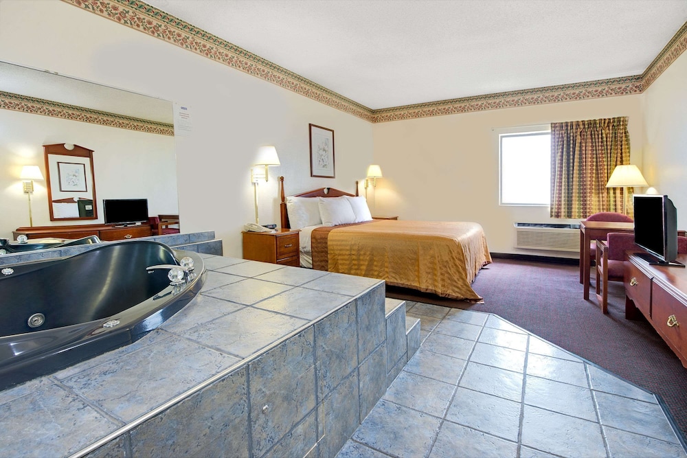Travelodge By Wyndham St Louis 18/19
