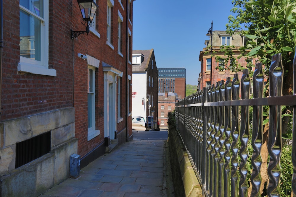 16 St James Row 25/29