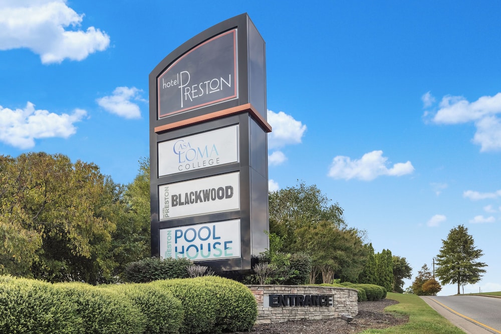 Hotel Preston Nashville Airport 8/70